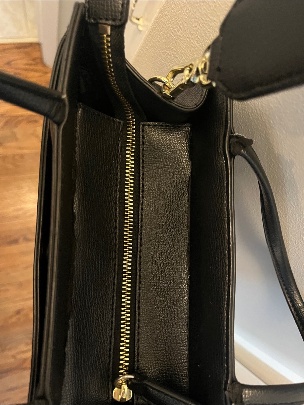 Karl Lagerfeld Black Leather Purse with Detachable Logo Strap - Picture 4 of 5